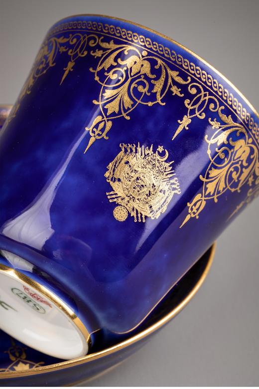 独角鹿西洋古董 1921年代法国御窑塞弗尔出品手绘描金装饰古典花叶纹帝王蓝釉瓷器杯碟 商品图3