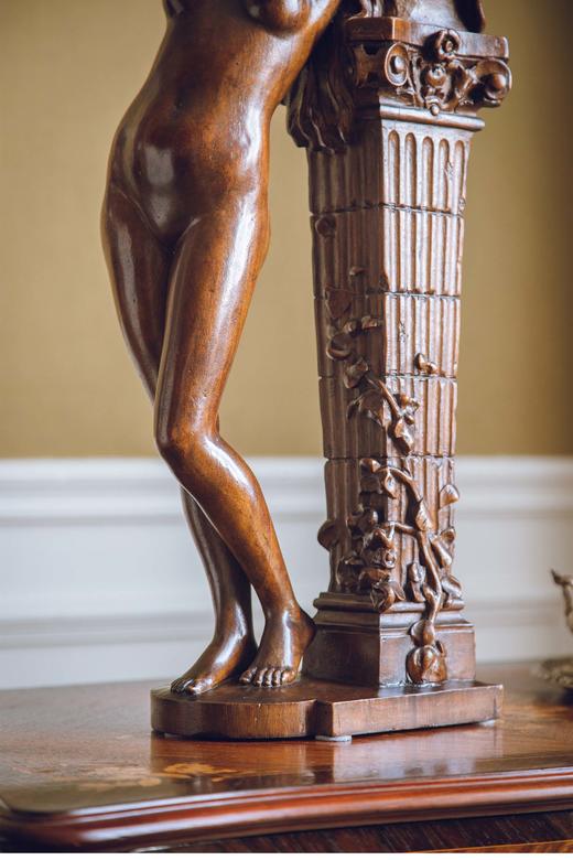 【已售】独角鹿西洋古董 1892年代法国雕塑家Albert Félix Mulot签名创作人物主题胡桃木雕塑《盲目的爱情》 商品图4