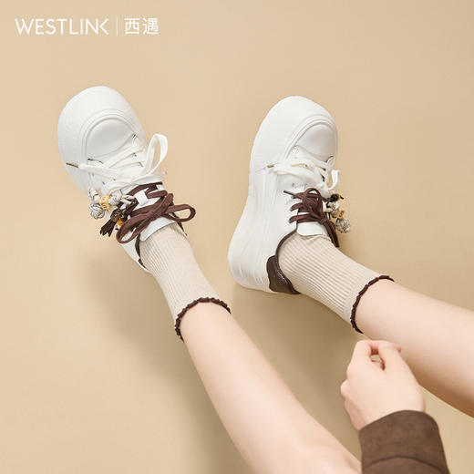 西遇松糕小白鞋女新款秋季复古串珠流苏系带休闲鞋厚底板鞋V1857057 商品图2