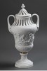独角鹿西洋古董 法国出品绘画小天使主题素胎瓷浮雕及镂雕双耳带盖赏瓶家居摆件一对 商品缩略图3