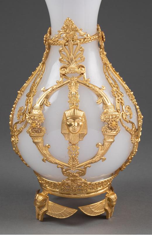 独角鹿西洋古董  19世纪末法国出品古埃及人物主题铜鎏金精雕装饰白色欧泊水晶花瓶 商品图3