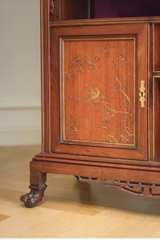 独角鹿西洋古董 19世纪末法国出品VIARDOT东方风格花鸟飞蝶主题梧桐木精雕多宝阁式展柜 商品图5