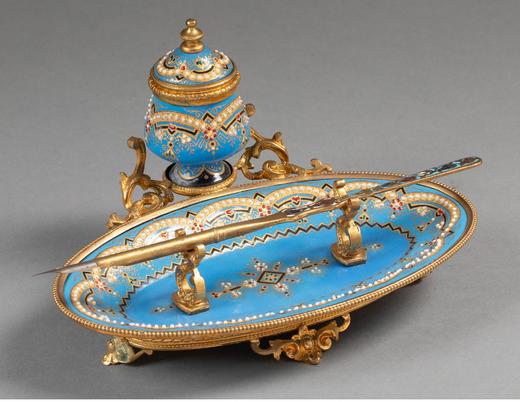 【已售】独角鹿西洋古董  法国出品卷叶滚珠纹铜鎏金精雕装饰布雷松珐琅彩绘描金墨水台及钢笔套件 商品图1