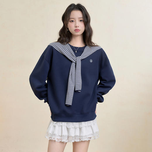 西遇宽松圆领卫衣女秋季新款学院风条纹披肩叠穿长袖上衣H0055271 商品图2