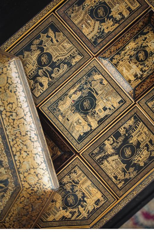 独角鹿西洋古董 中国清代出品兽爪造型精雕底座装饰园邸人物主题黑漆描金八角游戏盒 商品图3