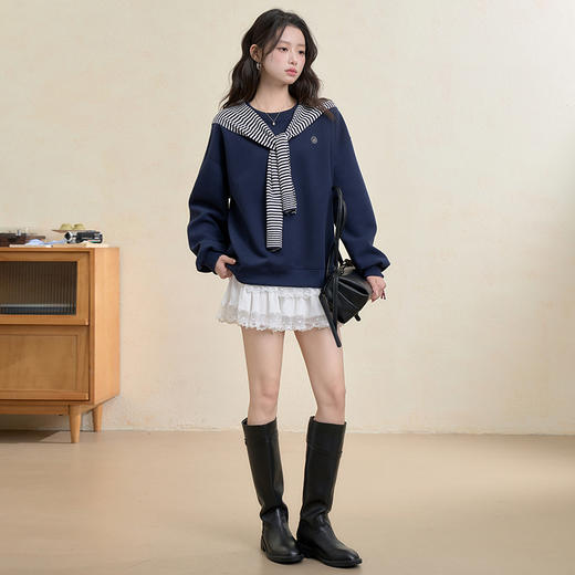 西遇宽松圆领卫衣女秋季新款学院风条纹披肩叠穿长袖上衣H0055271 商品图1