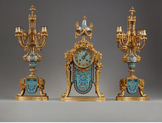 独角鹿西洋古董 19世纪法国出品古典女神繁花主题铜鎏金精雕装饰錾胎珐琅座钟烛台三件套 商品图1