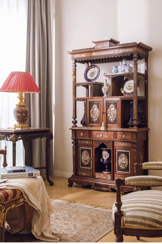 【已售】独角鹿西洋古董 法国出品东方风格蟠龙造型铜鎏金精雕装饰亭台人物主题螺钿镶嵌梧桐木多宝阁式展柜 商品图1