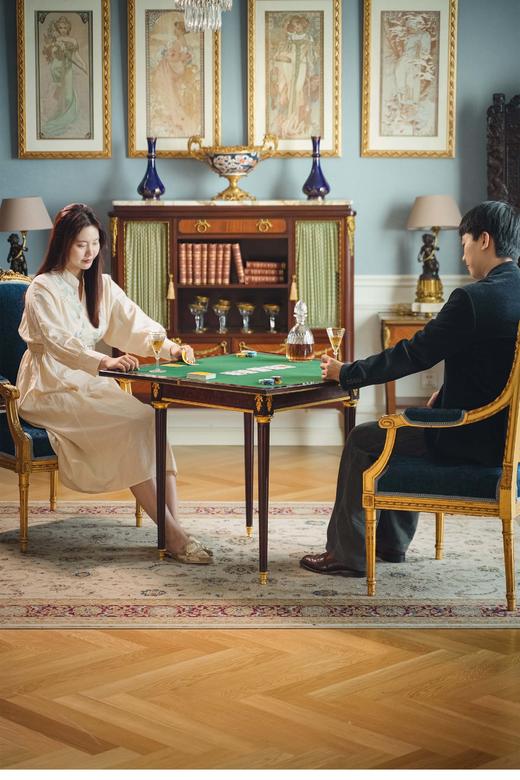 独角鹿西洋古董 19世纪末法国出品路易十六风格卷叶蝴蝶结主题铜鎏金精雕装饰桃花芯木多功能翻盖游戏桌 商品图1