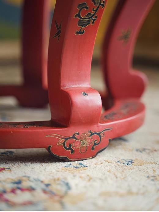 独角鹿西洋古董 1930年代中国出品传统花叶主题红漆木精雕镶嵌掐丝珐琅面圆几/花架 商品图5