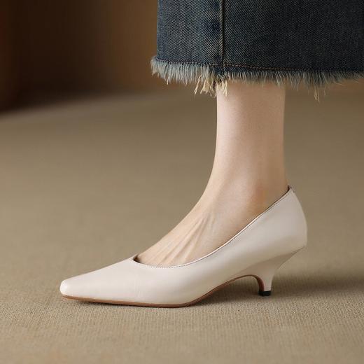 【预售5天】简约头层小牛皮尖头浅口单鞋，三色通勤职业女鞋DMJFG&82659F 商品图0