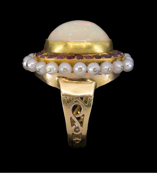 独角鹿西洋古董 1890年代法国出品18K黄金镂雕戒托镶嵌欧泊石天然海水珍珠及红宝石戒指 商品图3