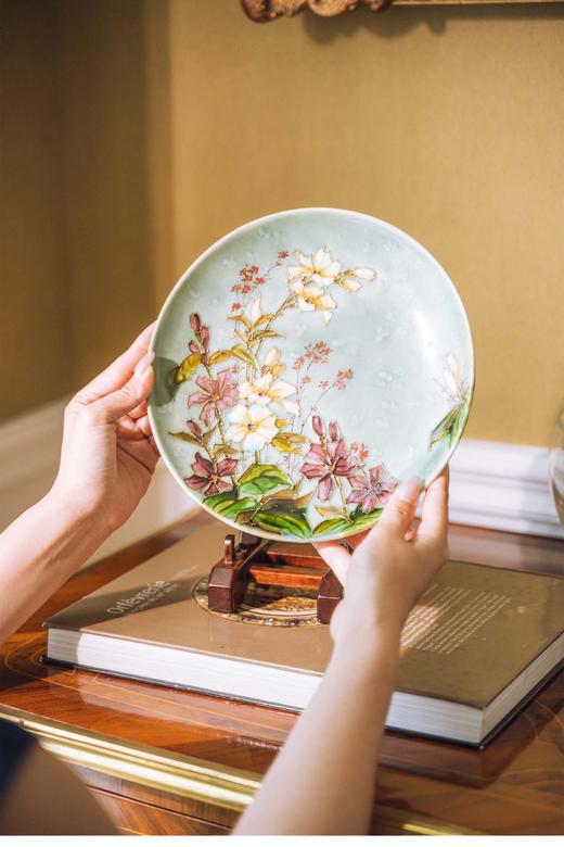 【已售】独角鹿西洋古董 19世纪末20世纪初法国出品新艺术风格自然花卉主题青釉彩绘瓷盘 商品图1