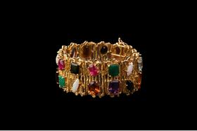 独角鹿西洋古董 巴西出品18K黄金精雕镶嵌红宝石祖母绿海蓝宝及欧泊石等多彩宝石手镯