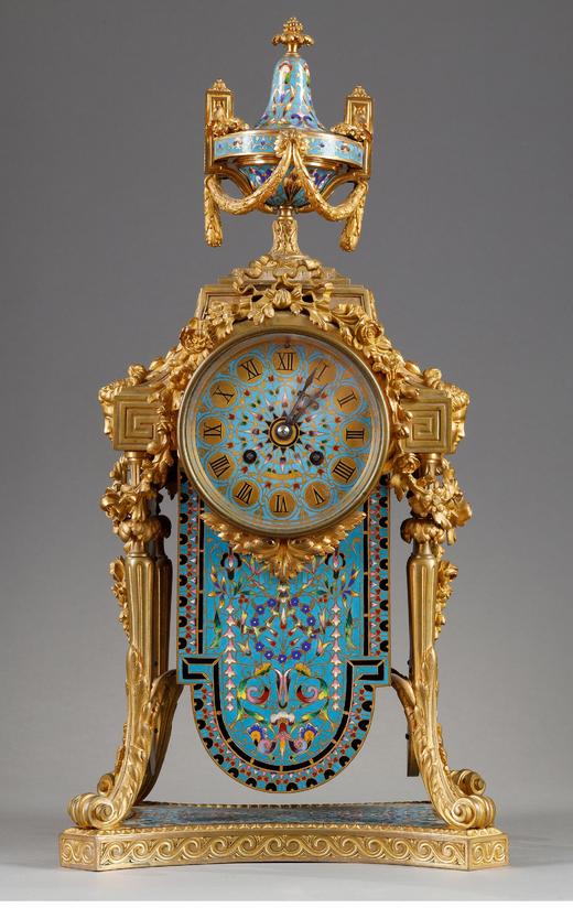 独角鹿西洋古董 19世纪法国出品古典女神繁花主题铜鎏金精雕装饰錾胎珐琅座钟烛台三件套 商品图0