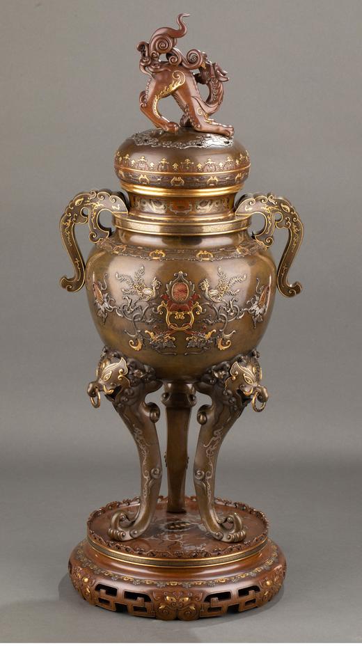 独角鹿西洋古董 日本明治时期名家大橋三右衛門義政签名创作双龙飞天主题镀金银精雕嵌多宝石装饰麒麟钮顶盖及象首三足底座铜香炉摆件 商品图2