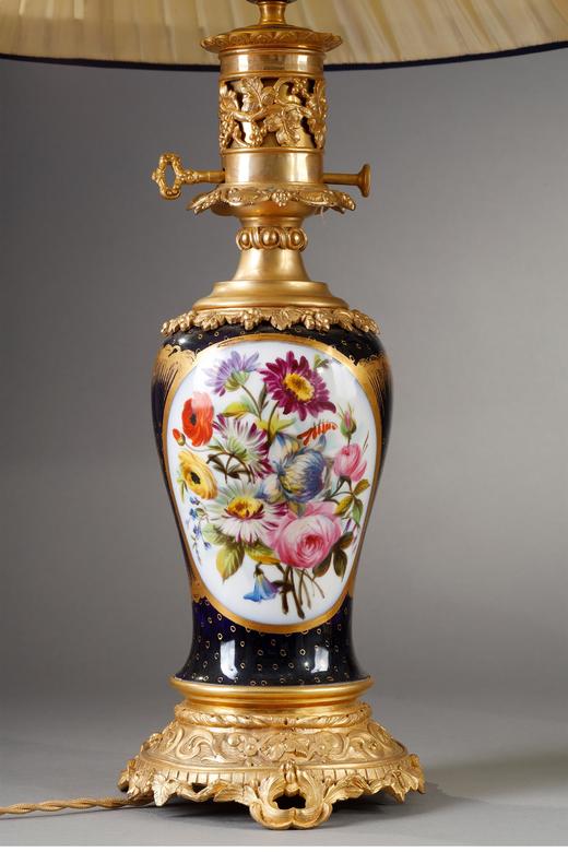 独角鹿西洋古董 19世纪末法国出品铜鎏金精雕嵌古典繁花主题手绘描金深蓝釉瓷瓶装饰布面百褶灯罩台灯一对 商品图2