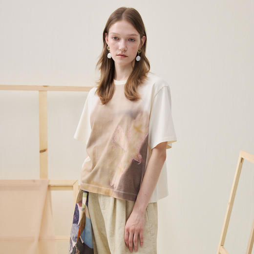 谜底主题印花T恤短袖2025年冬季新品亲肤舒适艺术印花女254MT1609 商品图1