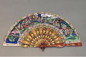 独角鹿西洋古董 中国古董 红黑漆木描金扇骨装饰官邸人物主题纸本彩绘双扇面折扇