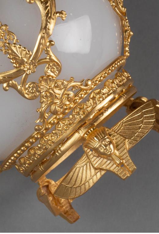 独角鹿西洋古董  19世纪末法国出品古埃及人物主题铜鎏金精雕装饰白色欧泊水晶花瓶 商品图4