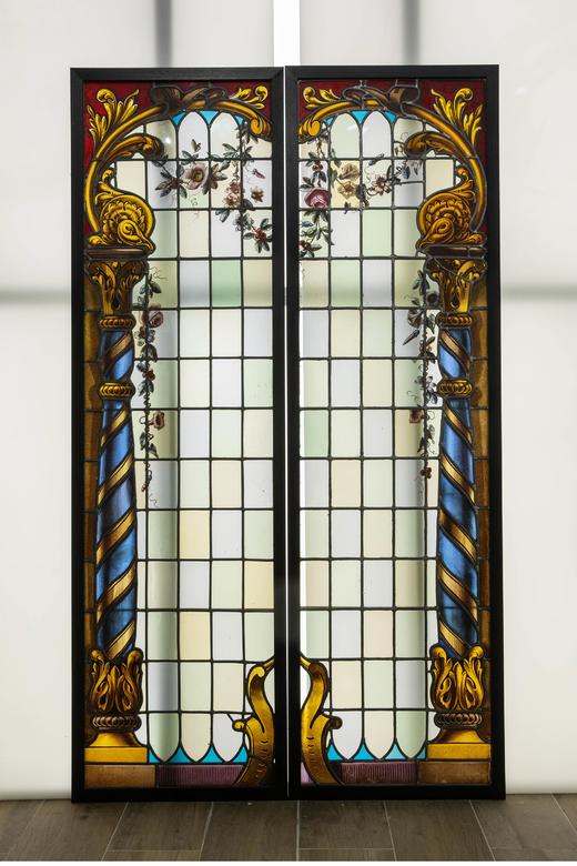 独角鹿西洋古董 19世纪末法国出品古典立柱与花蔓主题彩绘玻璃花窗一对 商品图0