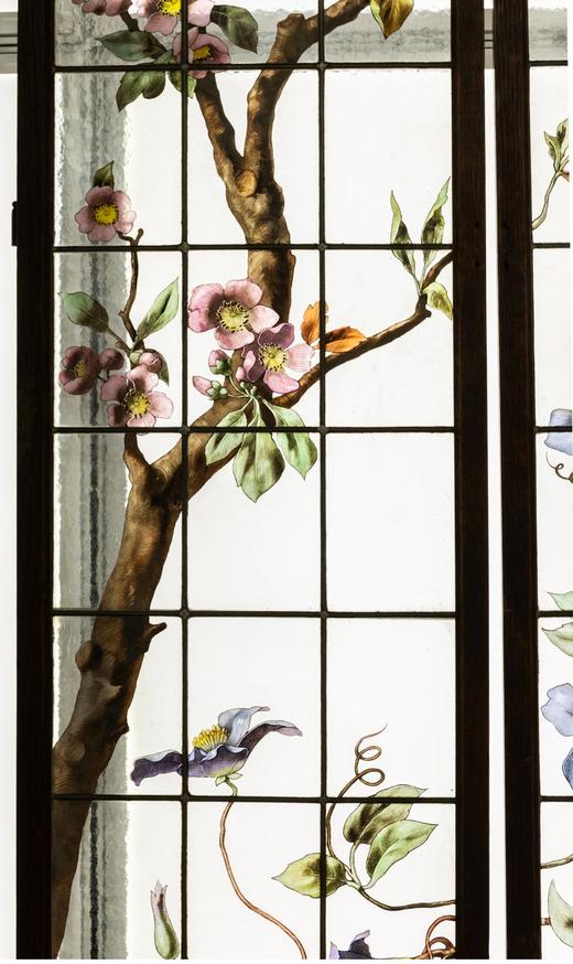 独角鹿西洋古董 19世纪末法国新艺术时期出品水岸花开主题彩绘玻璃花窗一对 商品图3