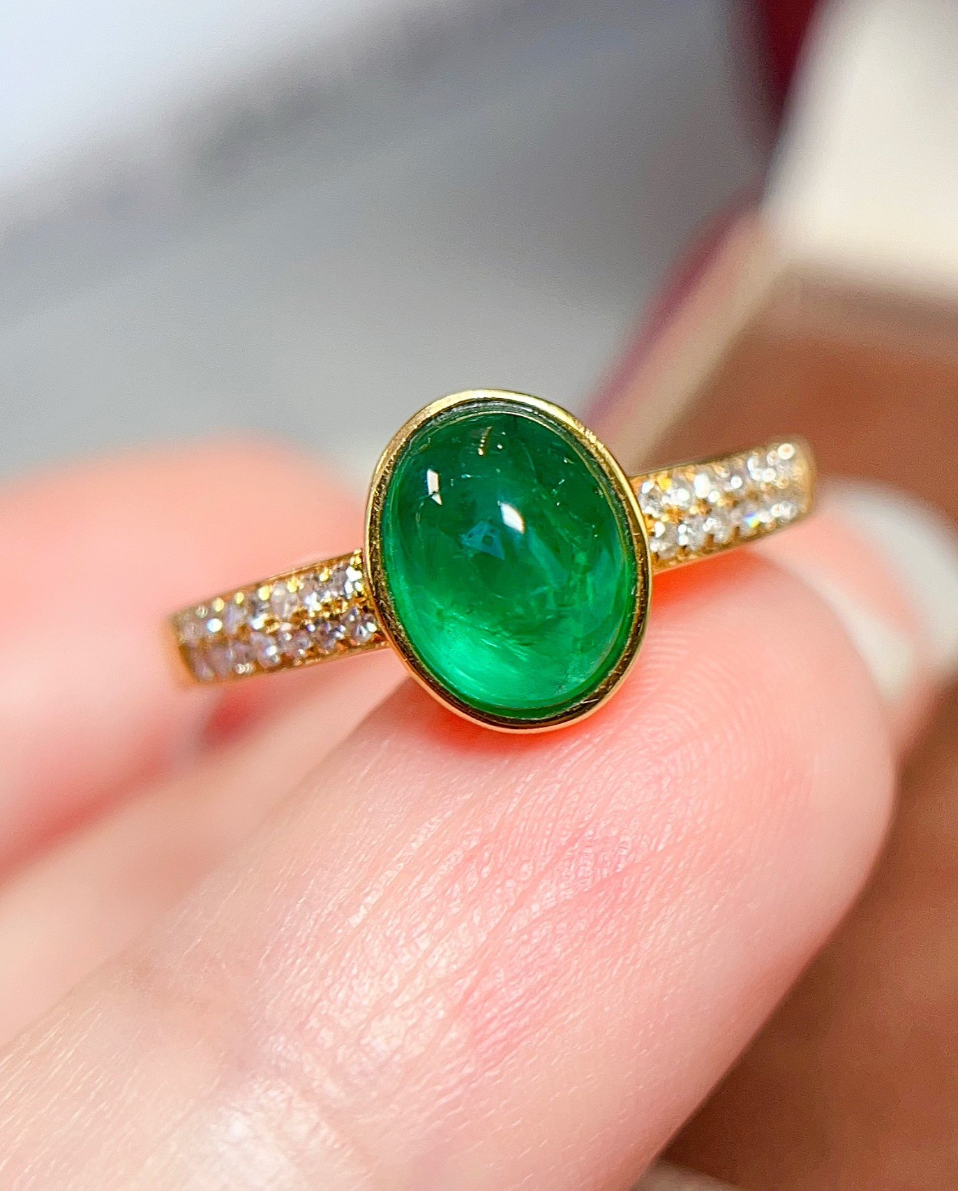 1.1ct蛋面祖母绿戒指