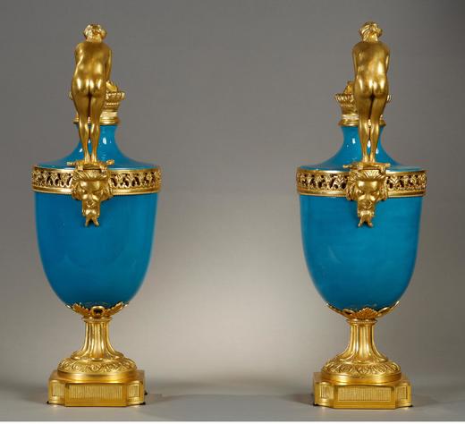 独角鹿西洋古董 19世纪下半叶法国出品路易十六风格古典人物主题铜鎏金精雕装饰蓝釉瓷花瓶一对 商品图2