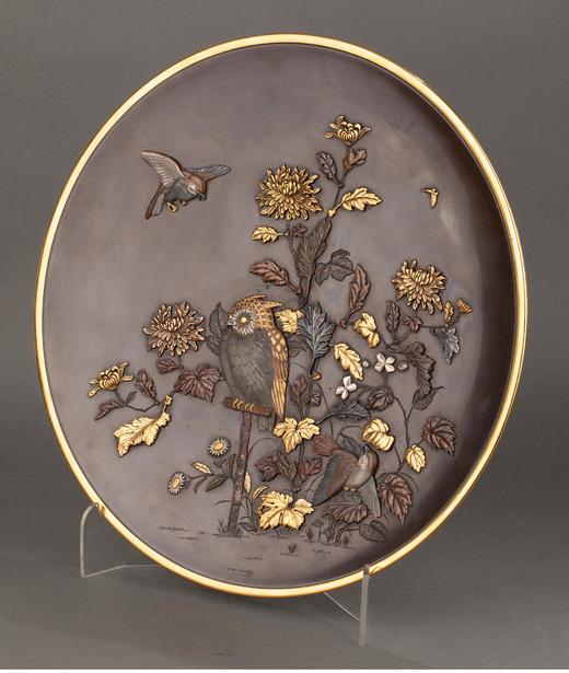 独角鹿西洋古董 日本明治时期出品猫头鹰与雅菊主题镀金银精雕装饰赤铜赏盘摆件 商品图1