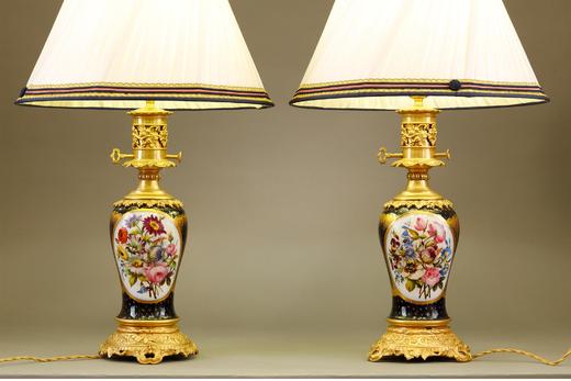 独角鹿西洋古董 19世纪末法国出品铜鎏金精雕嵌古典繁花主题手绘描金深蓝釉瓷瓶装饰布面百褶灯罩台灯一对 商品图1