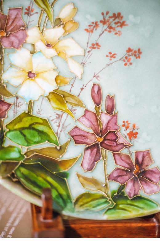 【已售】独角鹿西洋古董 19世纪末20世纪初法国出品新艺术风格自然花卉主题青釉彩绘瓷盘 商品图3