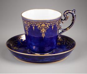 独角鹿西洋古董 1921年代法国御窑塞弗尔出品手绘描金装饰古典花叶纹帝王蓝釉瓷器杯碟