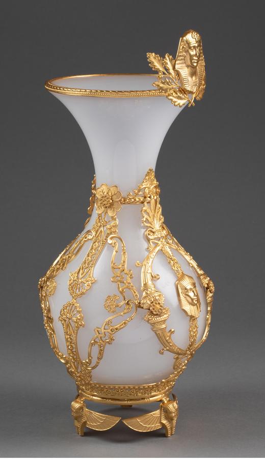 独角鹿西洋古董  19世纪末法国出品古埃及人物主题铜鎏金精雕装饰白色欧泊水晶花瓶 商品图1