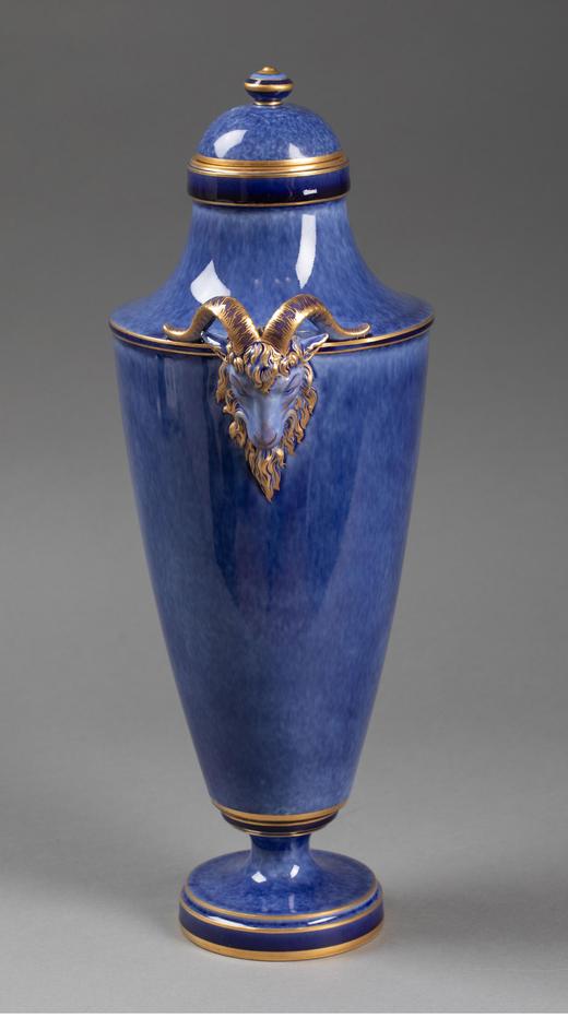 独角鹿西洋古董 1886-1891年代法国御窑出品手绘描金装饰羊头双耳云朵蓝釉带盖瓷瓶一对 商品图1