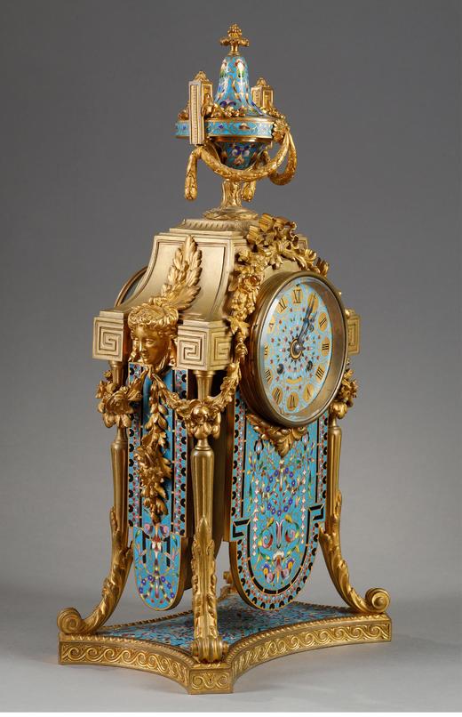 独角鹿西洋古董 19世纪法国出品古典女神繁花主题铜鎏金精雕装饰錾胎珐琅座钟烛台三件套 商品图2