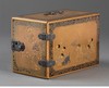 独角鹿西洋古董 19世纪日本明治时期出品「恵比寿与唐子」东方人物主题金漆莳绘小箪笥 商品缩略图3