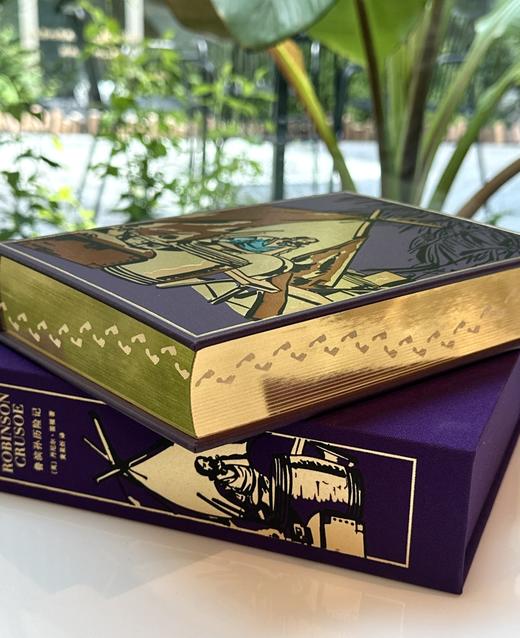 【限量真皮定制】《鲁滨孙历险记》暗紫-孤岛定制款，紫色牛皮，书口三面鎏金+雕刻图案 商品图2