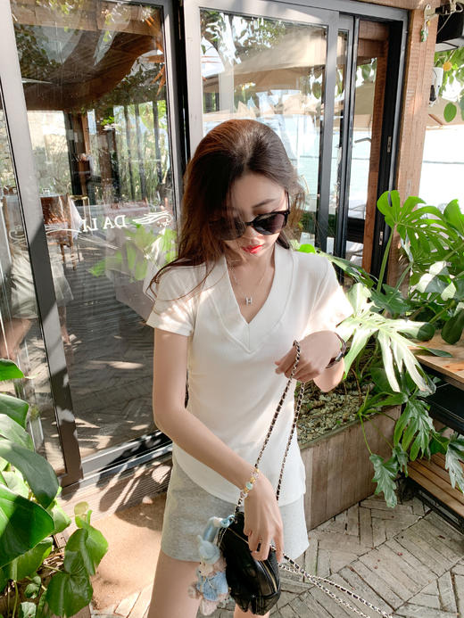 <曾小咸推荐>现货秒杀！微信超特价！4色V领不规则下摆修身短袖 日常99.99 立减50 秒杀49.99！ 商品图10
