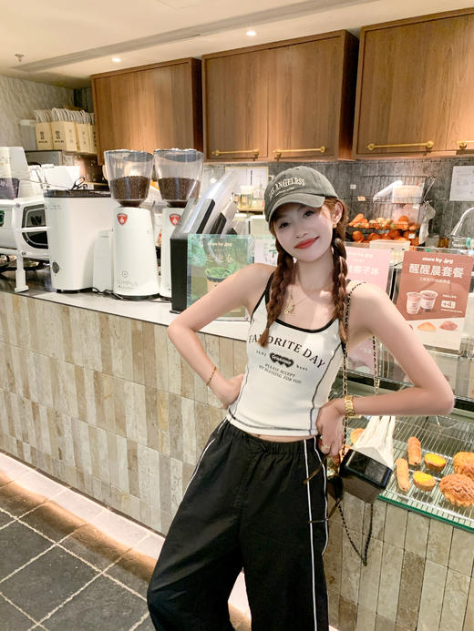 <曾小咸推荐>现货秒杀！微信超特价！美式辣妹风白底黑色字母吊带背心 日常79.99 立减40 秒杀39.99！ 商品图6