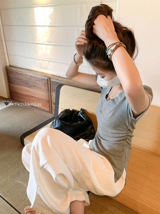 <曾小咸推荐>现货秒杀！微信超特价！4色V领不规则下摆修身短袖 日常99.99 立减50 秒杀49.99！ 商品图8