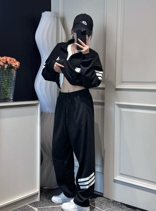 周末大福利‼️‼️Adi 𝐈𝐜𝐨𝐧𝐬运动套装 一套价格哈😎 商品图9