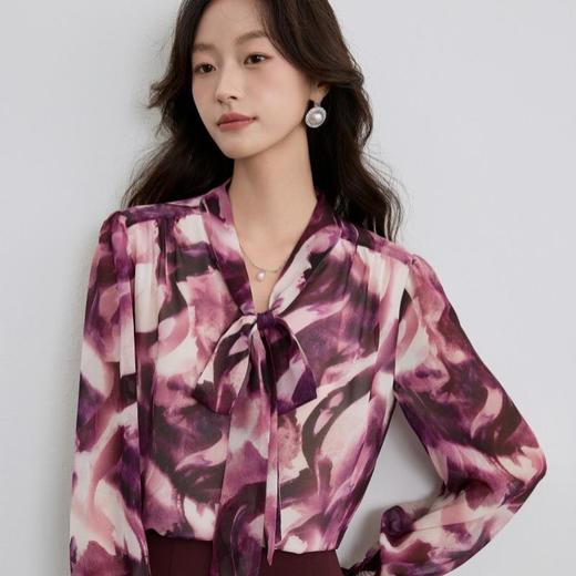 「自」全新升级【铂金会员146/天猫199/差价53】(51338)洛诗琳法式时尚印花衬衫2025秋季新款百搭V领雪纺上衣女 商品图3