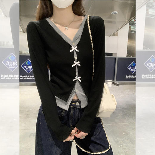 西遇假两件修身长袖T恤女秋季新款拼接V领蝴蝶结短款上衣SS051504 商品图3