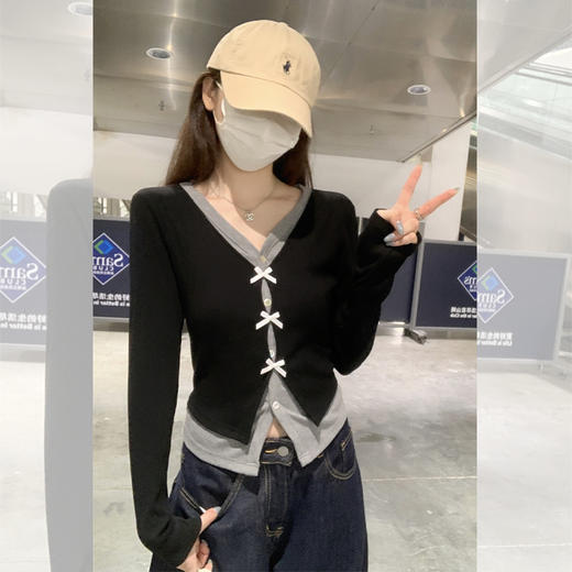 西遇假两件修身长袖T恤女秋季新款拼接V领蝴蝶结短款上衣SS051504 商品图0