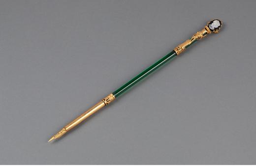 【已售】独角鹿西洋古董 19世纪末20世纪初法国出品天使主题铜鎏金精雕装饰卡梅奥古典女子肖像浮雕绿水晶笔杆蘸水钢笔 商品图0