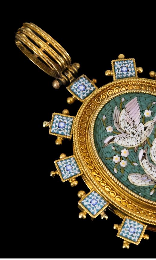 独角鹿西洋古董 1890年代法国出品18k黄金精雕镶嵌鲜花与飞鸽主题极细马赛克盒式吊坠 商品图3