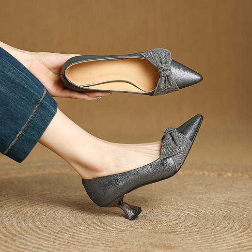 【预售5天】蝴蝶结绝美轻时尚新款尖头粗跟高跟一脚蹬精致浅口单鞋MLS&A1048 商品图2