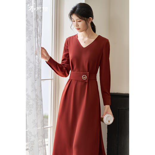 剩L/XL/XXL 米思阳2026春季新款气质通勤纯色大摆连衣裙V领长袖中长裙0159 商品图0