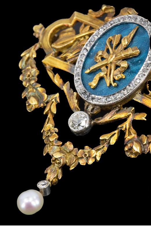 独角鹿西洋古董 1935年代法国出品蝴蝶结花叶造型18K黄金及铂金镶嵌玑镂珐琅钻石及天然野生海水珍珠胸针 商品图3