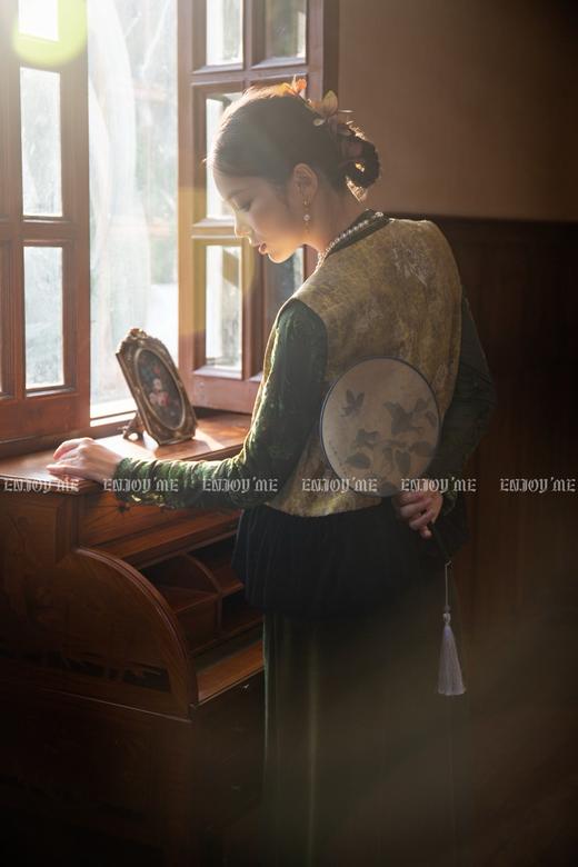 【门店同款】ENJOY秋季云敛-东方画笔植绒提花打底衫 166493651 商品图1